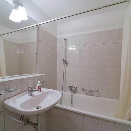 Chesa Ruinatsch Apartment *